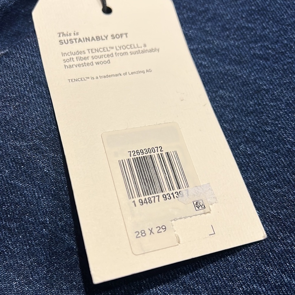 Levi's® Premium RIBCAGE STRAIGHT ANKLE JEANS - Picture 11 of 15